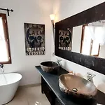 Maison Prestige Saint Tropez By Roberto Geissini 3* Grimaud