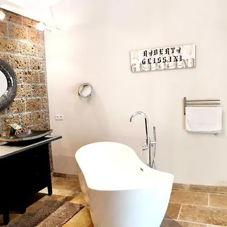 מלון Maison Prestige Saint Tropez By Roberto Geissini 3*
