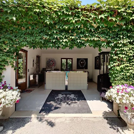 Maison Prestige Saint Tropez By Roberto Geissini 3* Grimaud
