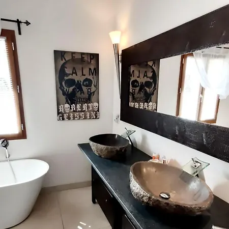 Maison Prestige Saint Tropez By Roberto Geissini 3* גרימו